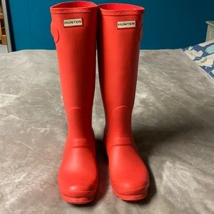 Women’s Hunter Tall Rain boots in Bright Coral